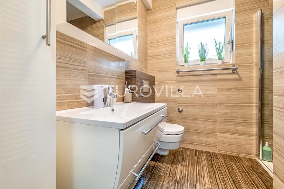 zagreb, dubrava, prekrasna kuća 250 m2, 2 garažna parkirna mjesta - slika 10