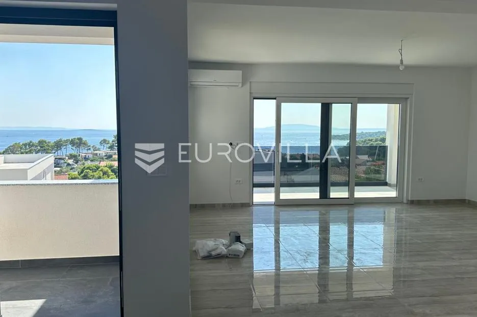 otok rab, banjol, ekskluzivan penthouse s krovnom terasom, jacuzzijem i 360° pogledom - slika 4