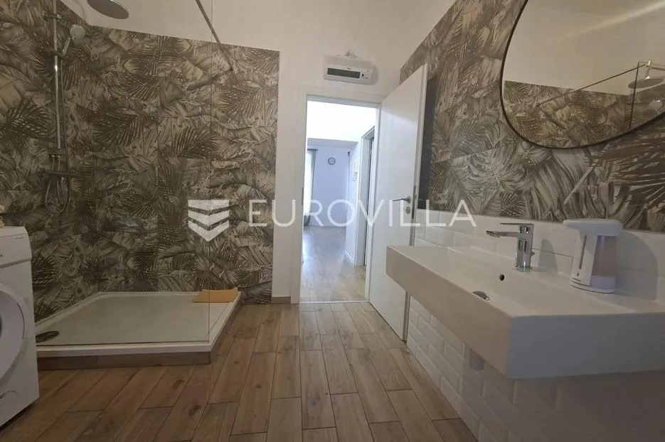 rijeka, banderovo, adaptirean i novonamješten stan 51, 52 m² - slika 6