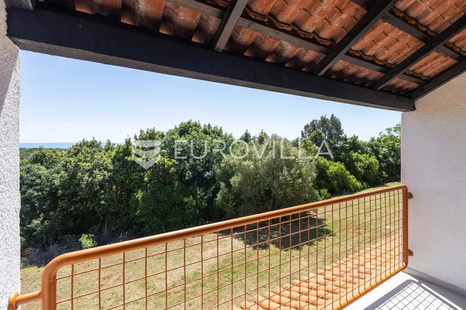 istra, duga uvala, 1. kat, adaptirani apartman u sklopu naselja s pogledom na more,150 m od mora - slika 9