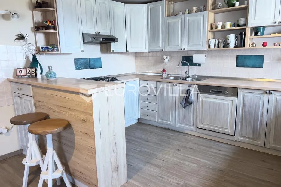 istra, novigrad okolica, šarmantan prostrani stan sa terasom, vrtom i malim odvojenim apartmanom - slika 3