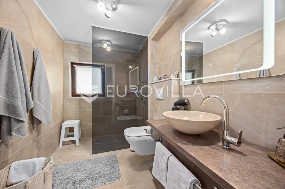 istra, rovinj, atraktivna kuća 170m2 s bazenom u neposrednoj blizini centra - slika 7