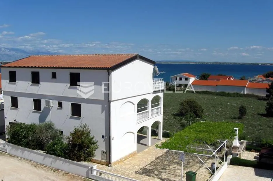 vir, kuća s 5 apartmana i pogledom na more - slika 7