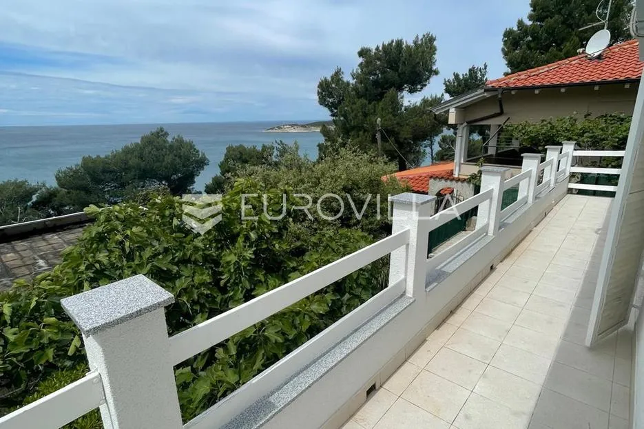 cres, martinšćica, samostojeća kuća 148 m², dva apartmana, samo 150 m od mora - slika 2