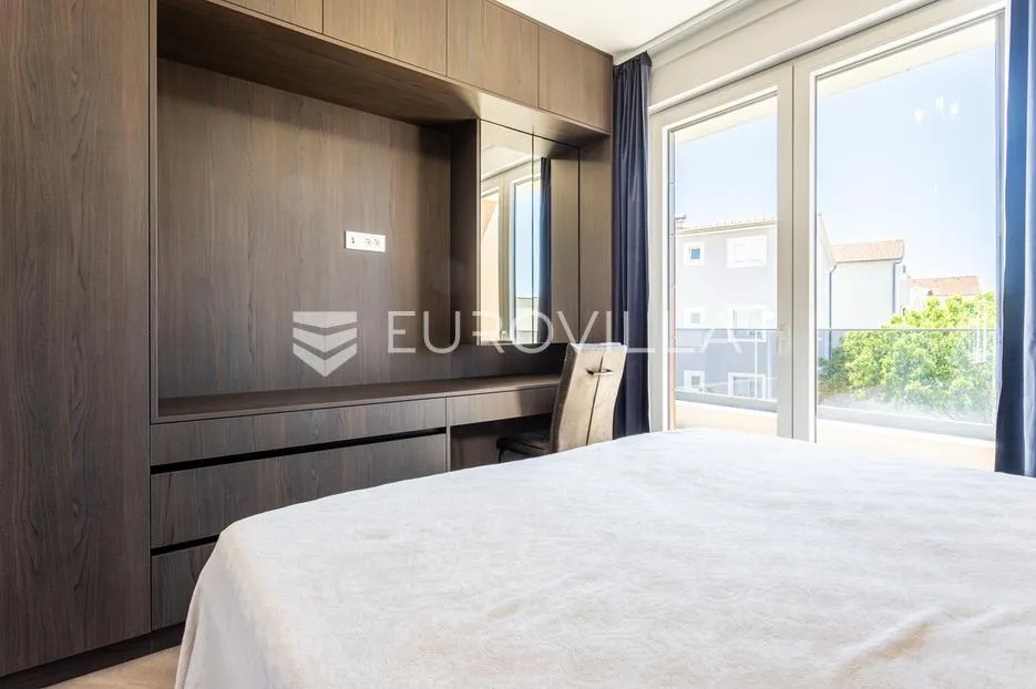 vodice, luksuzna vila s bazenom, novogradnja, parcela 480 m² - slika 27