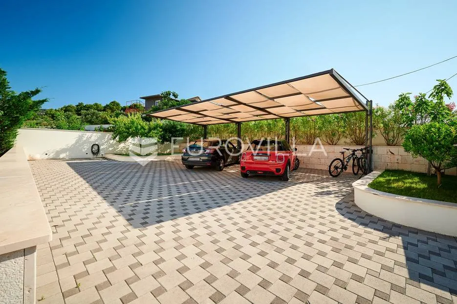 trogir - marina, luksuzna vila s vanjskim, grijanim bazenom - slika 26