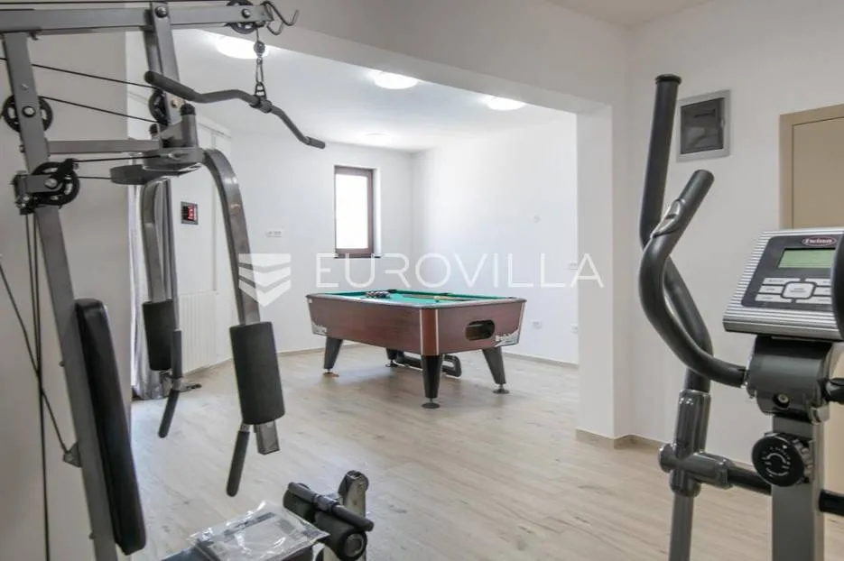pula, apartmanska kuća s bazenom na uređenoj okućnici, 350 m od mora - slika 15