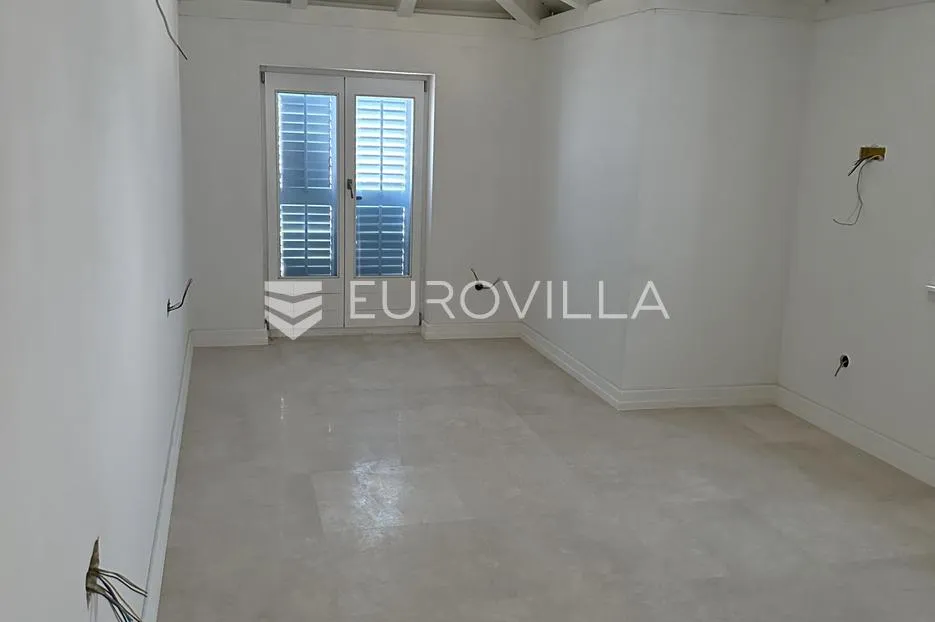 otok pašman, dobropoljana, klasična kamena vila u prvom redu do mora - slika 29