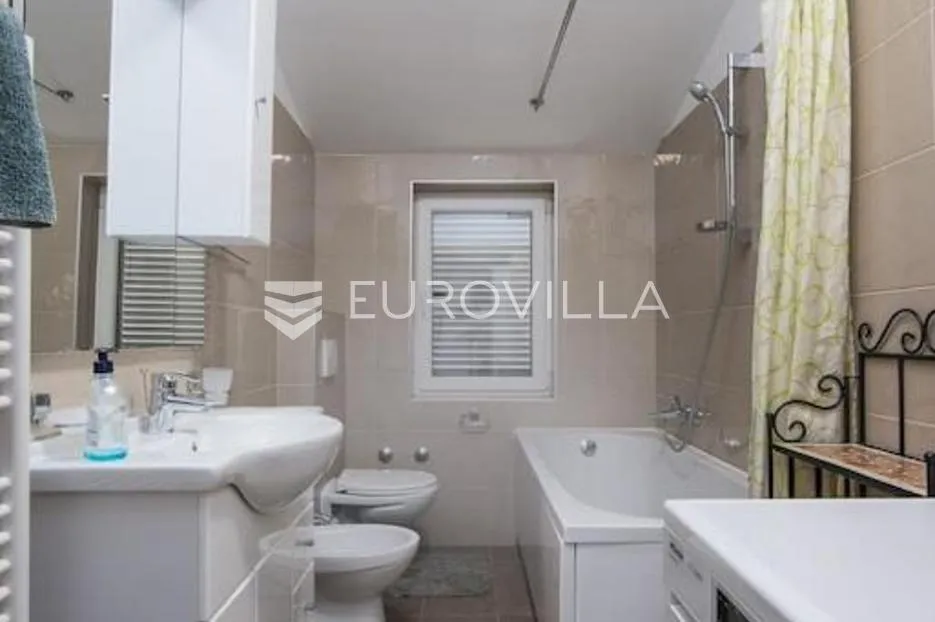 banjole, prekrasna uređena kuća nkp 350 m2 na velikoj okućnici od 3300 m2 - slika 15