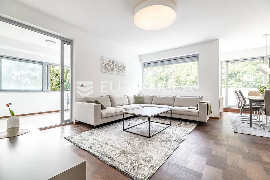 Zagreb, Remete, luksuzan troiposobni penthouse 190 m² s terasom