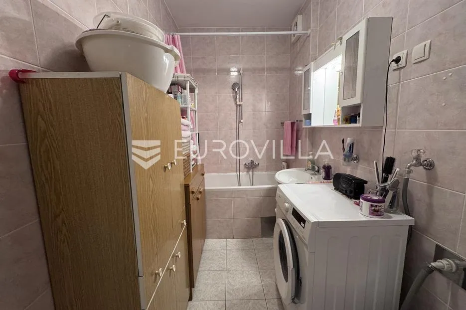 split, firule, komforan dvosoban stan s pogledom na more - slika 11