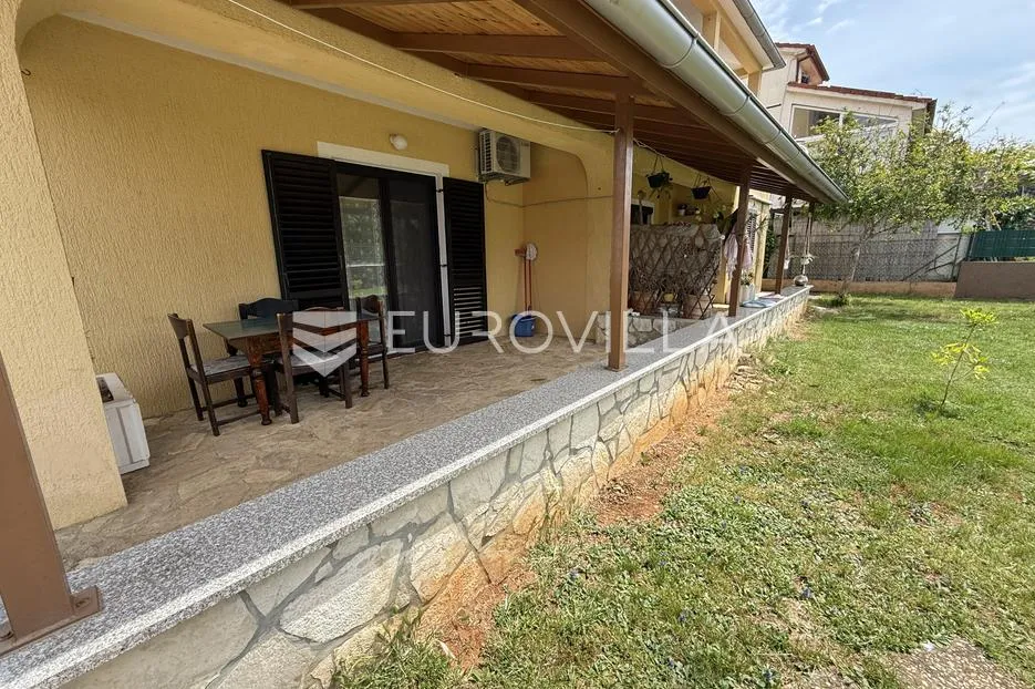 pula, veli vrh - prostrana kuća s pet stambenih jedinica, bazen 22 m2, garaža - mirna lokacija - slika 18