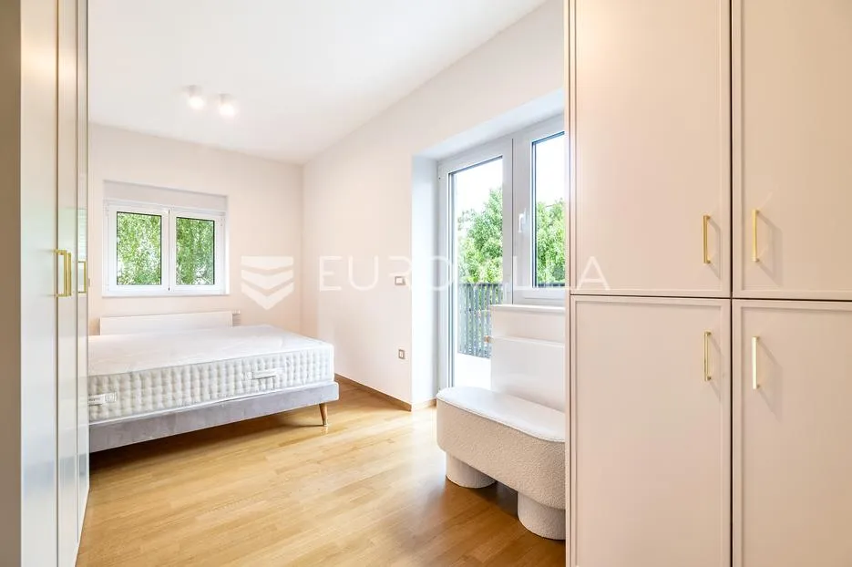 zagreb, lašćina, ekskluzivan četverosoban stan s balkonom od 130 m², garažno parkirno mjesto - slika 9