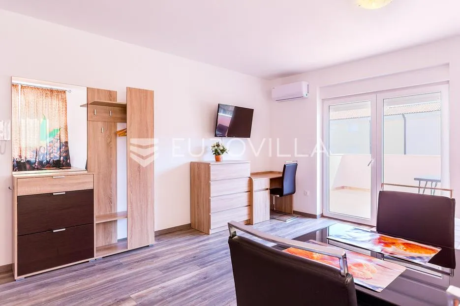 istra, medulin, velika samostojeća kuća sa 7 apartmana 100 m od mora - slika 19
