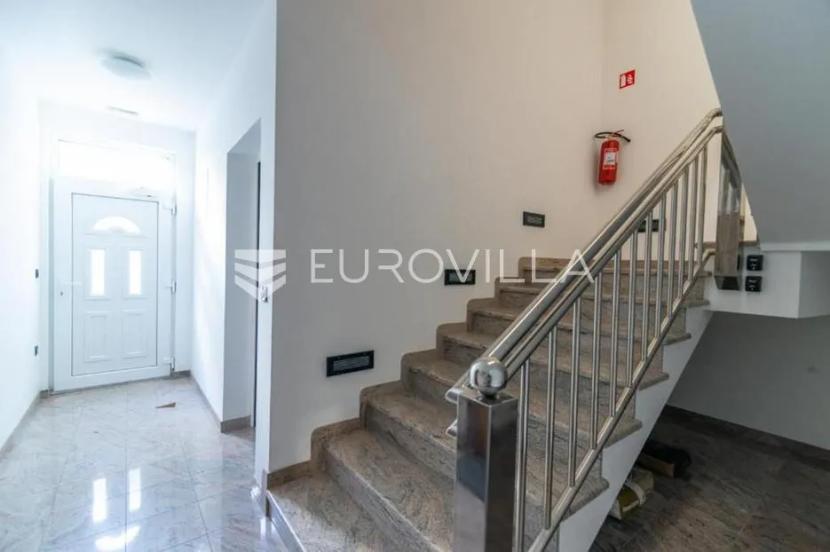 dramalj, dvosoban stan 45 m², natkrivena terasa 55 m² - slika 11
