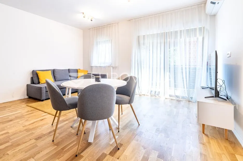 zagreb, trokut, prekrasan dvosoban stan 50 m², parking - slika 3