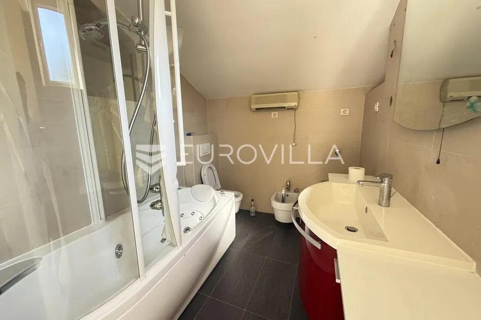 pula, centar, stambeno, poslovni kompleks s dva kvalitetna stana i caffe barom, 272.02 m² - slika 10