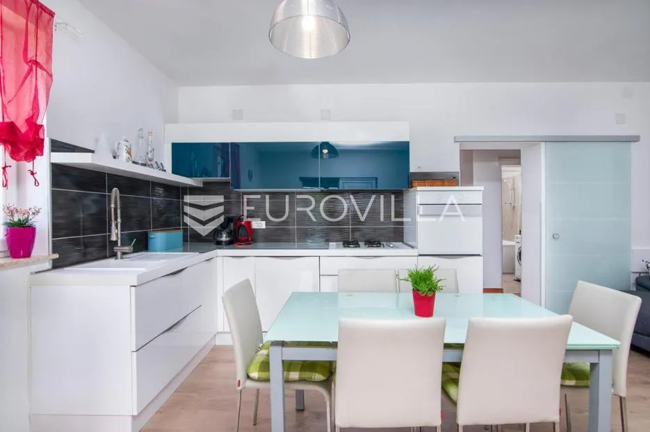 banjole, prekrasna uređena kuća nkp 350 m2 na velikoj okućnici od 3300 m2 - slika 32