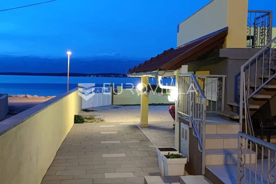 nin, ždrijac, prekrasna apartmanska vila, prvi red do mora - slika 24