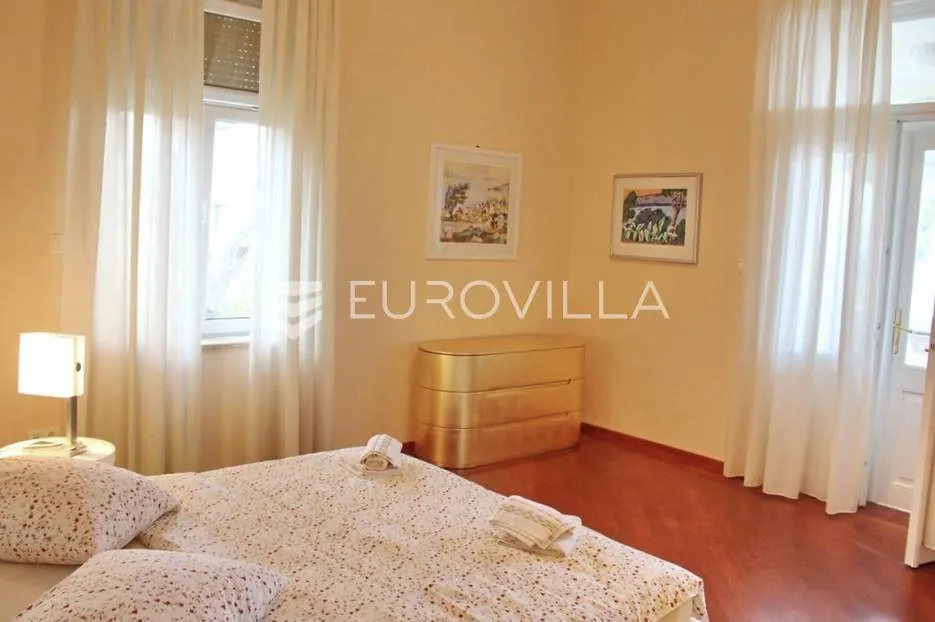 opatija, luksuzan trosoban stan nkp 197 m2 + 4 vpm - slika 8