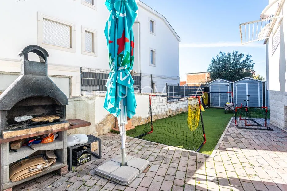 okrug gornji - lijep dvosoban stan blizu plaže - slika 18