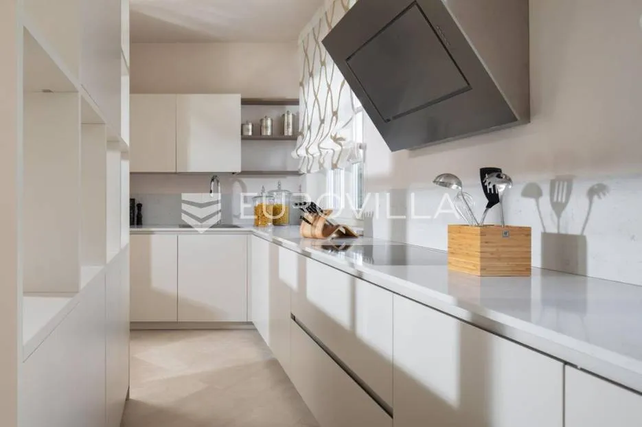 istra, vabriga - ekskluzivna, unikatna vila bezvremenske ljepote nkp 357m2 - slika 20