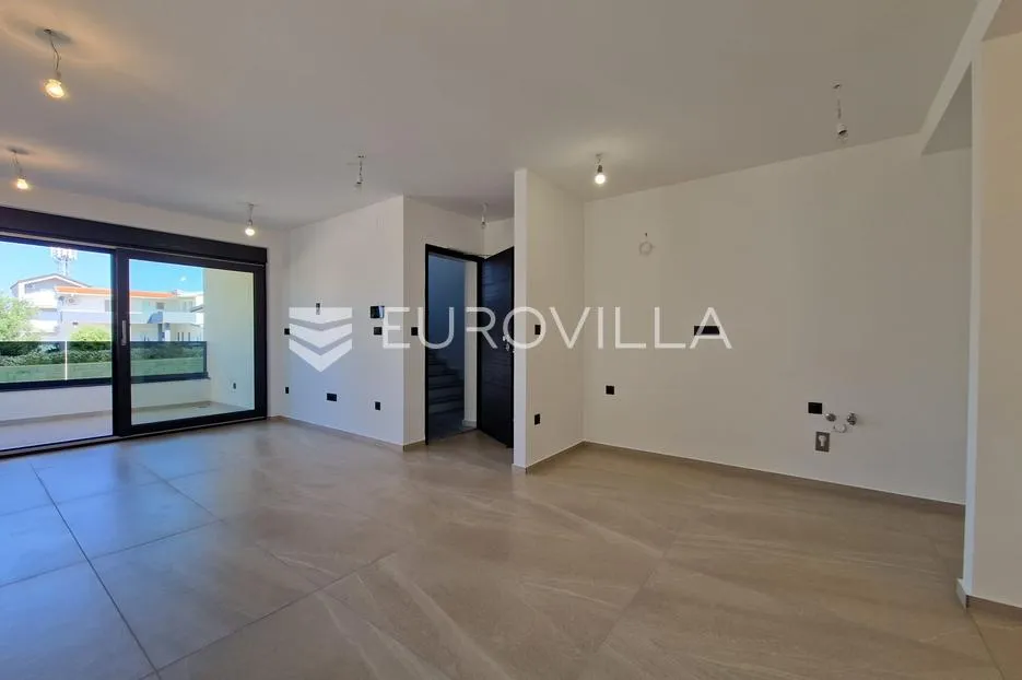 vir, apartman s krovnom terasom, pogled na more - slika 14