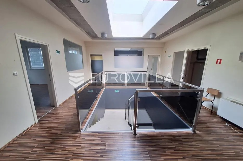 karlovac, ilovac, poslovna zgrada 530 m² s uredima i skladištem, odlična lokacija - slika 5