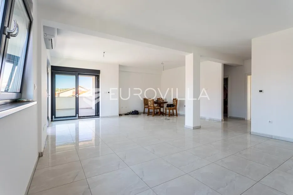 vodice, prostran penthouse s krovnom terasom, 168,79 m² - slika 3