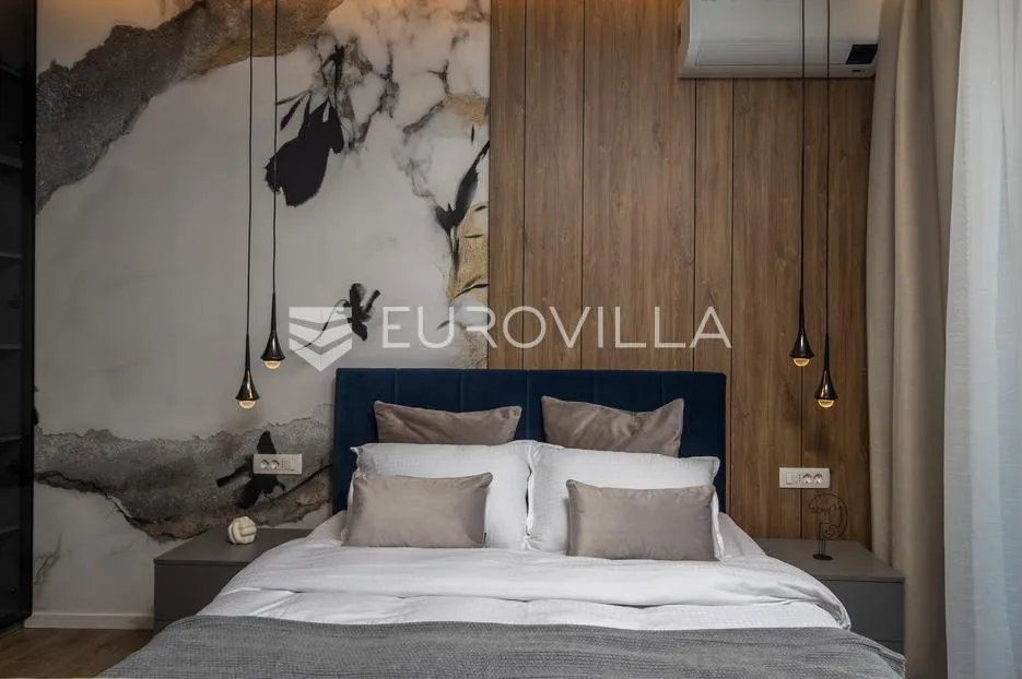 rijeka, centar, novouređen luksuzan stan nkp 98 m2 s tri apartmana - slika 20
