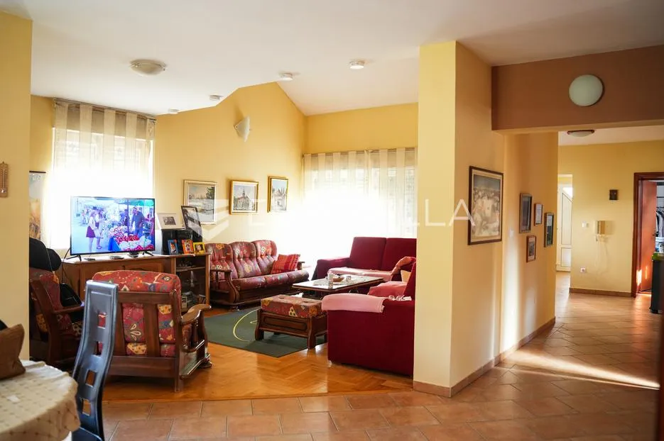 vinkovci, kuća 300 m², centar, namještena, odmah useljiva - slika 11