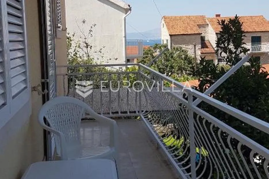 brač, supetar, samostojeća kuća s četiri stambene jedinice - slika 23