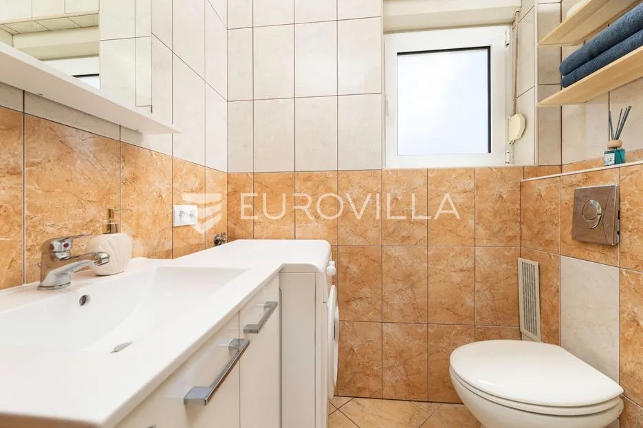 malinska, adaptirana kuća s tri stana 280,72 m², 800m od mora - slika 15
