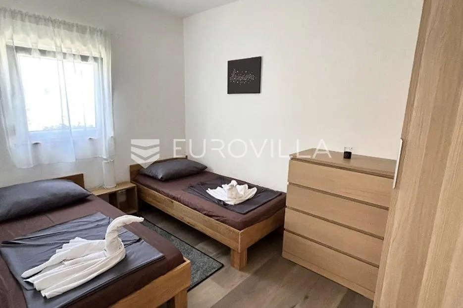 vir, atraktivna apartmanska kuća s 4 stambene jedinice udaljene 150 m od plaže - slika 26