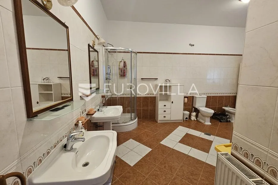 osijek, donji grad, adaptirana kuća s velikim potencijalom, 700 m², plac 947 m² - slika 29