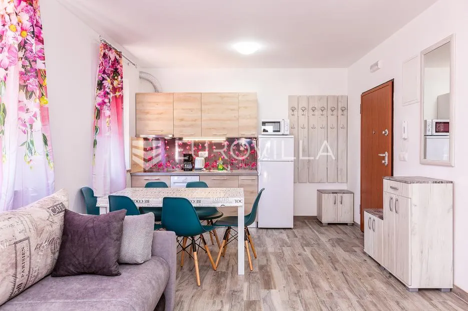 istra, medulin, velika samostojeća kuća sa 7 apartmana 100 m od mora - slika 26