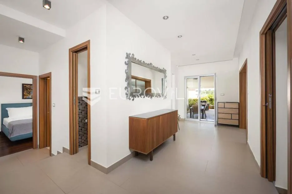 istra, banjole, prekrasna vila 277 m² na velikoj okućnici, 300 m od mora - slika 16
