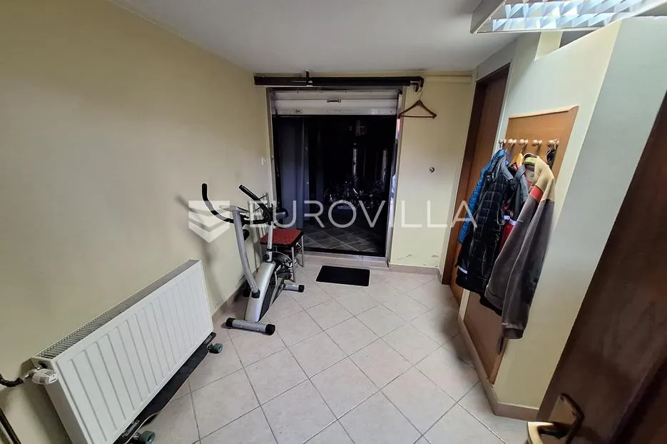 netretić, jarče polje, kuća 250 m², 200 m do rijeke kupe - slika 11