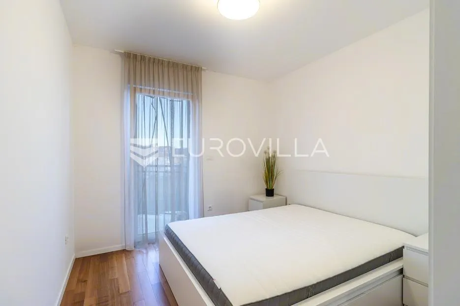 rijeka, marčelji, novouređen trosoban stan s pogledom na more i bazenom nkp 85 m2 - slika 4