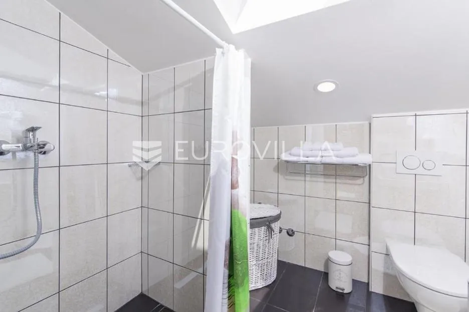 istra, okolica sv. lovreča, kuća s 6 spavaćih soba 380m2 s bazenom, teretanom i saunom - slika 18