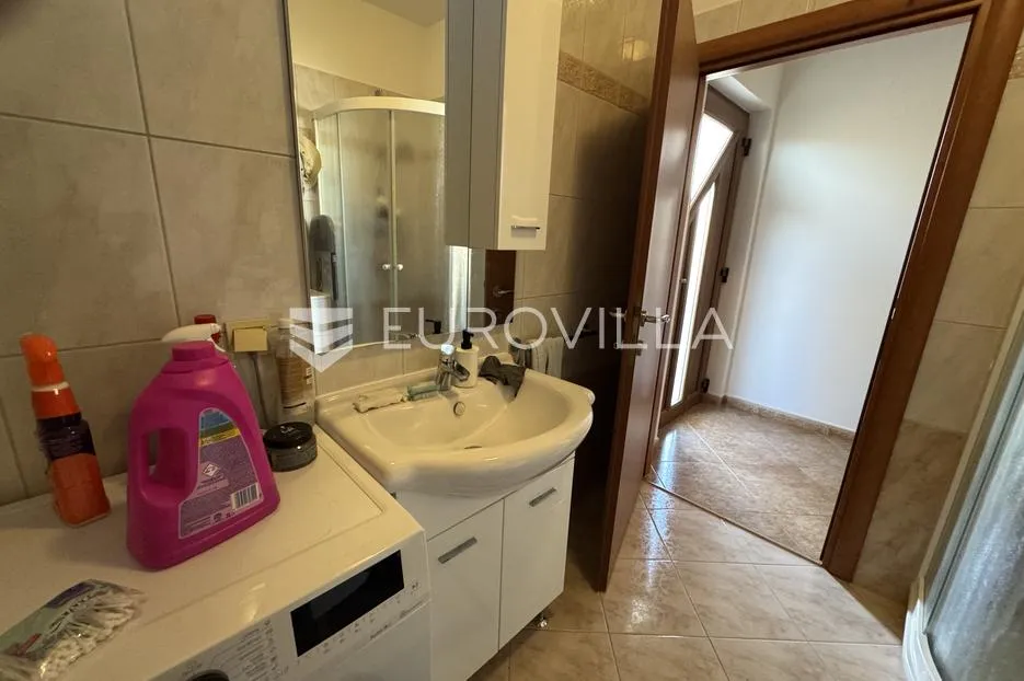 istra, valbandon, najam obiteljske kuće 180m2 s predivnom okućnicom - slika 10