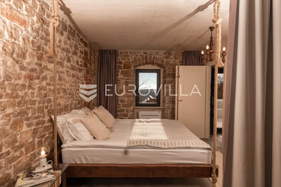 brač, pučišća, unikatna kamena vila - slika 10