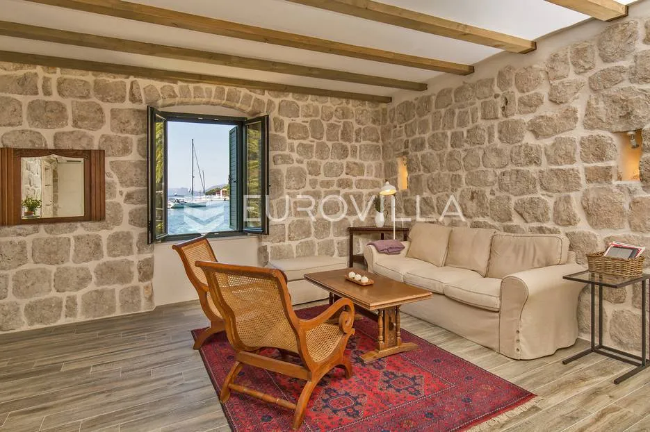 otok šipan, kamena kuća prvi red do mora - slika 4
