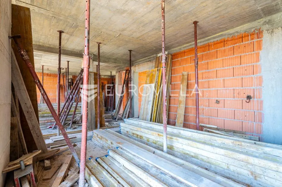 kaštel lukšić, trosoban penthouse s krovnom terasom i dva parkirna mjesta - slika 24