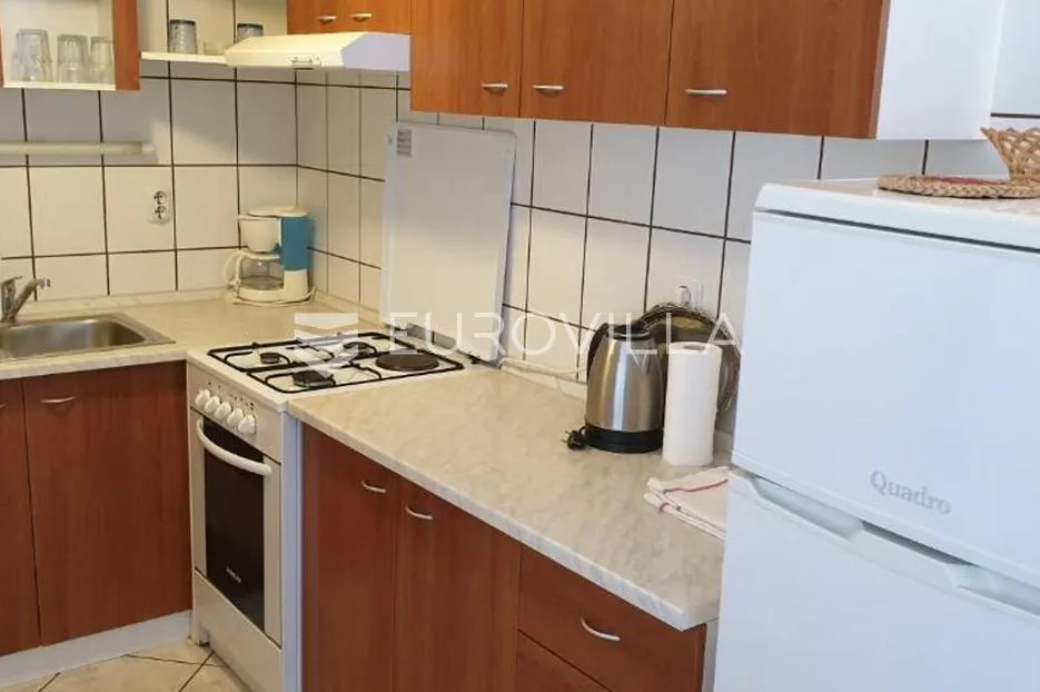 krk, omišalj, kuća sa pet apartmana, 200 m od mora - slika 8