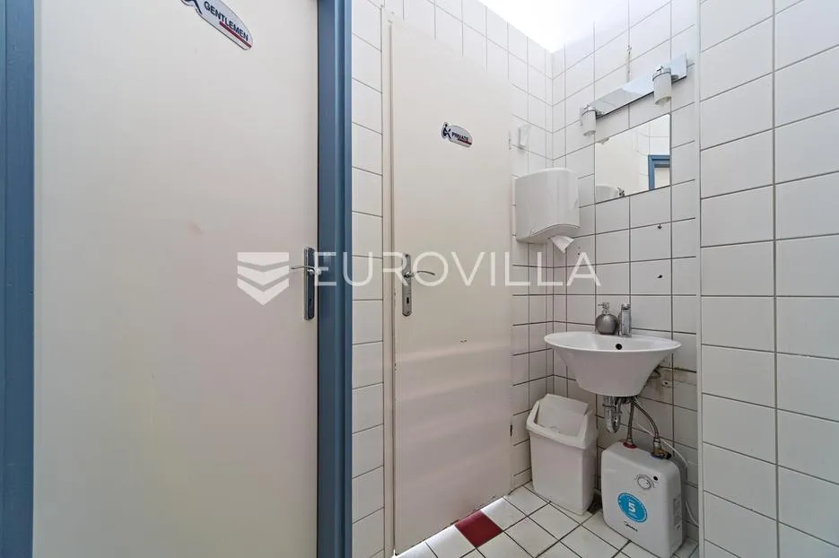 osijek, centar, dva opremljena ureda, trenutno učionice za zakup 30 m² i 25 m² - slika 9