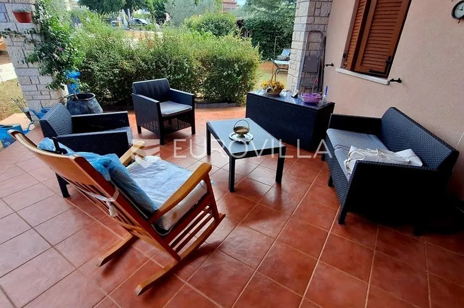 istra, buje okolica, šarmantna samostojeća kuća s velikom okućnicom i investicijskim potencijalom - slika 15
