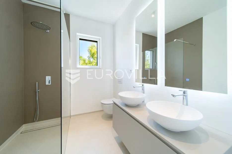 otok rab, barbat, moderan trosoban stan 107 m², privatni vrt - slika 12