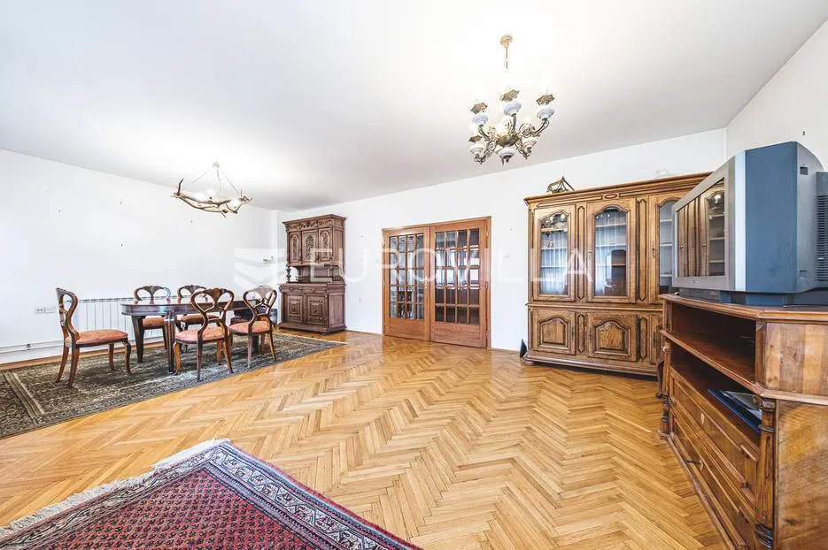 Zagreb, Bukovačka obiteljska kuća NKP 352 m2