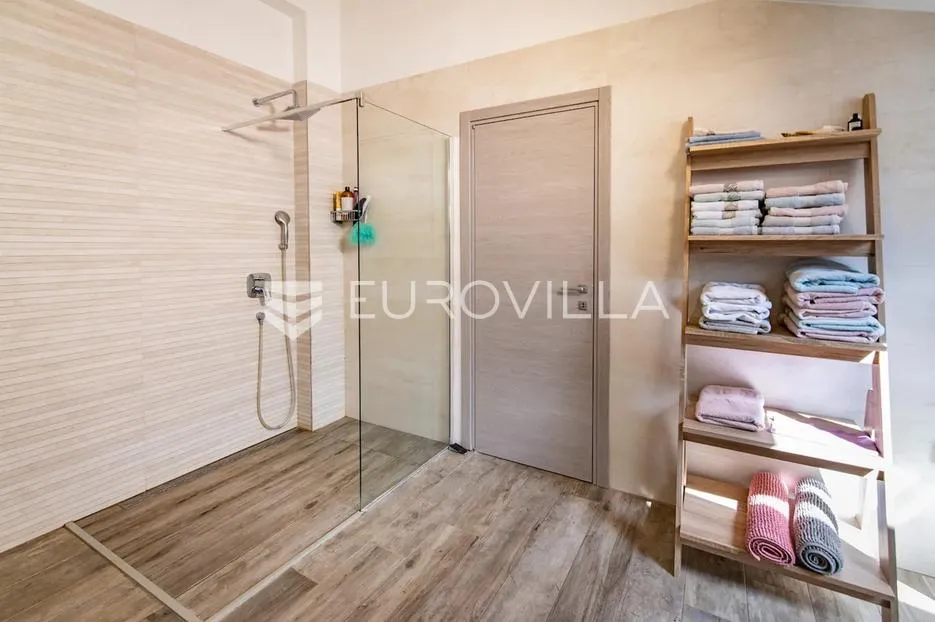 istra, medulin, višesoban penthouse s predivnom terasom i pogledom - slika 28